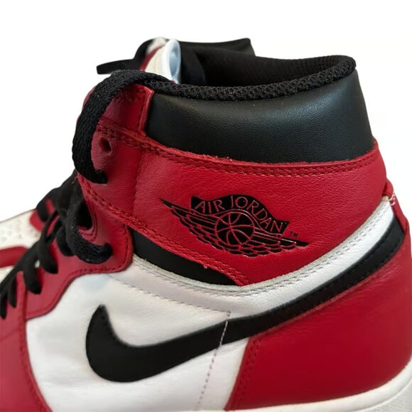 Nike Air Jordan 1 Retro High Chicago (2015) - Picture 6 of 9